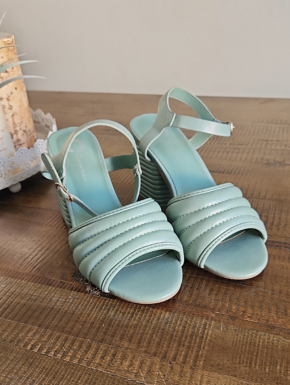 Tru Comfort Foam Slingback Quilted Strap Sandals in Mint Green Sz 7
